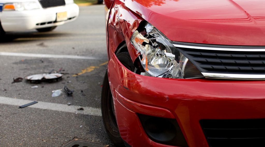 Små skader på bil og karosseri reparares enkelt. Illustrasjonsfoto.